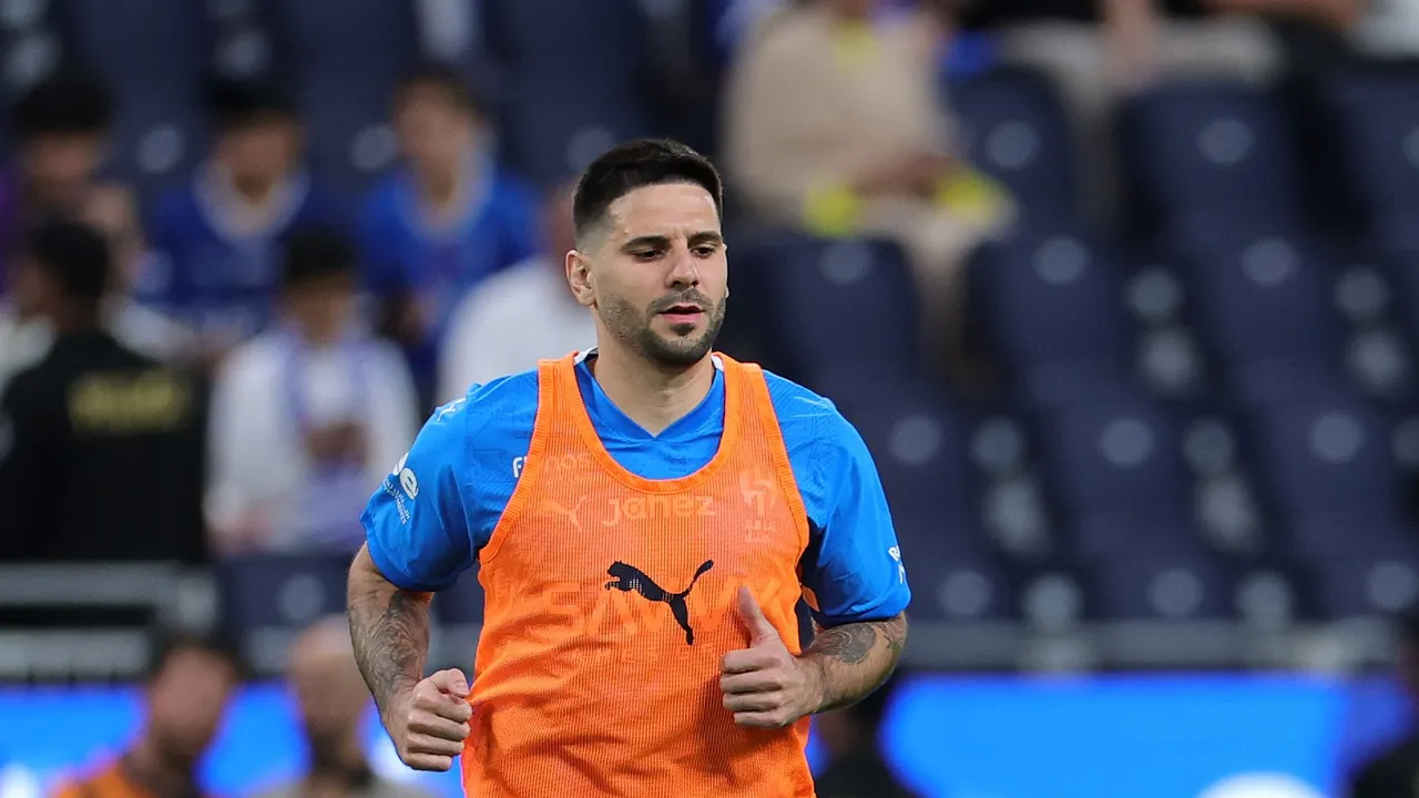 كشف وكالة ميتروفيتش حقيقة مفاوضات الراقي.. نجم السلفادور يعلق على اهتمام يايسله